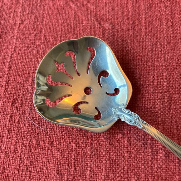 Gorham Chantilly (Lion-Anchor-G) 4 5/8” Solid Bon Bon Spoon 10 Pierce w/Monogram - Picture 2 of 8